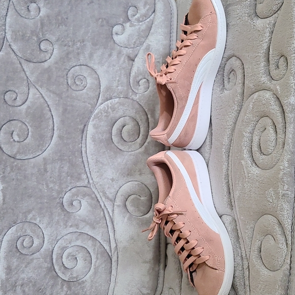 Puma Women's Pink Suede Sneakers - Picture 4 of 5